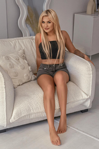 NEU Karolina - 079 933 31 19 - ANWESEND