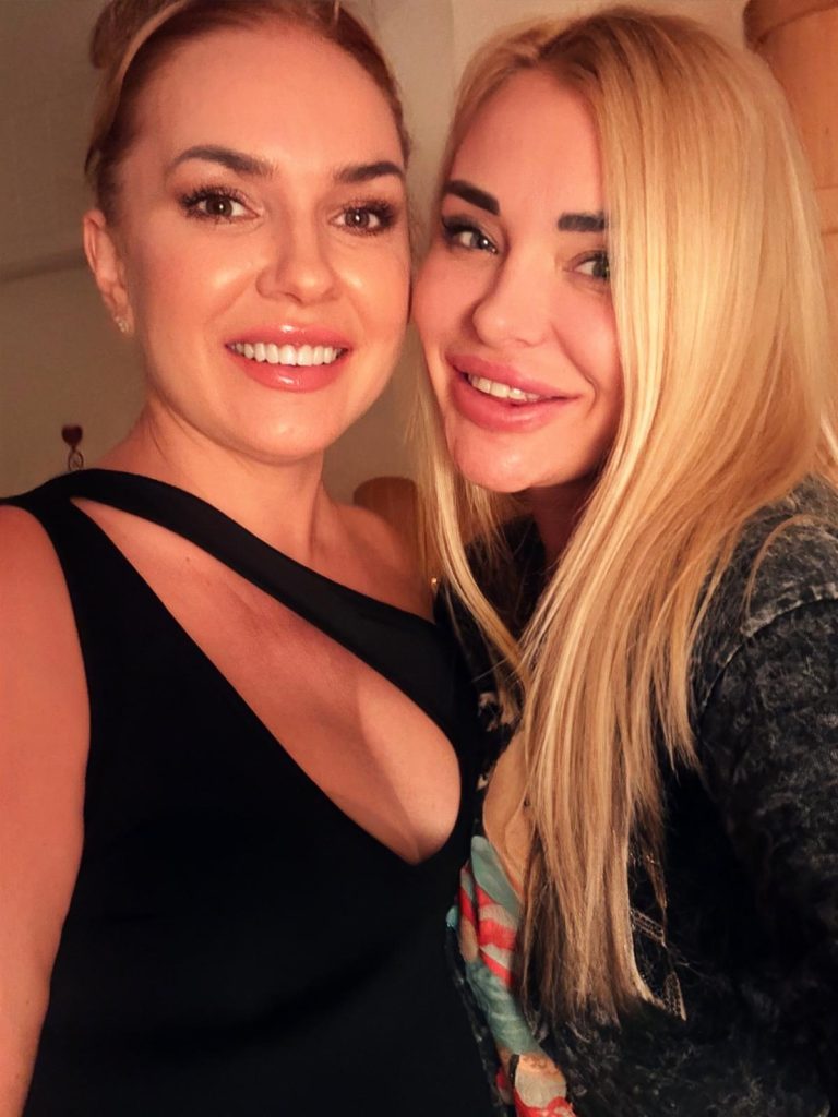 DUO: Victoria & Natasha - 079 933 31 19